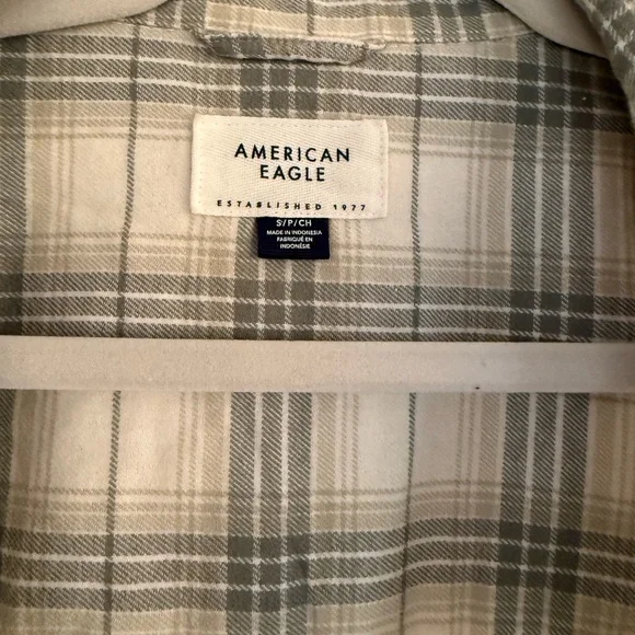 AMERICAN EAGLE GREEN AND CREAM STRIPED LONG SLEEVE FLANNEL BUTTON UP SHIRT- SML - Picture 3 of 4